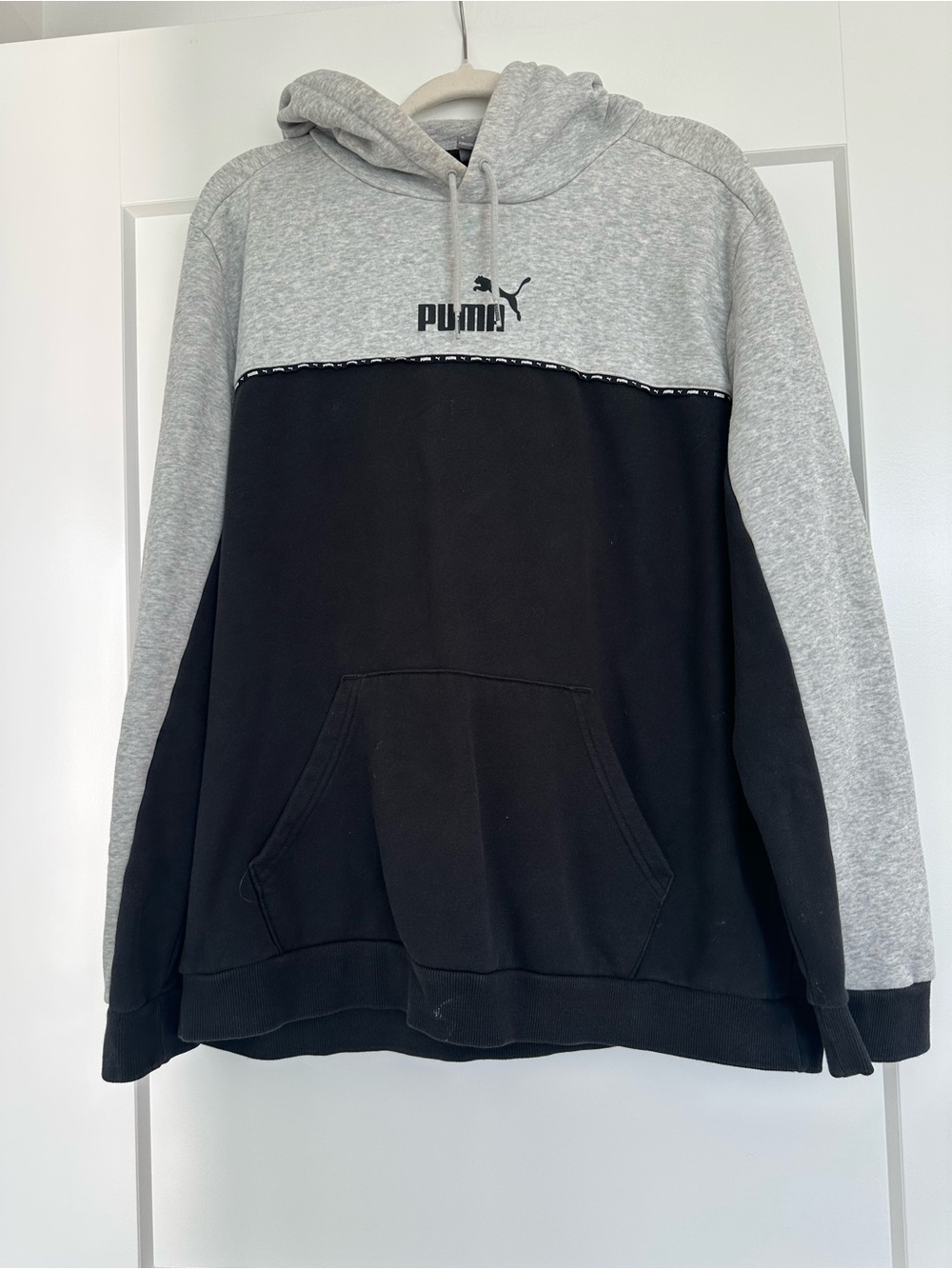 Puma Men's Black and Light Gray Crewneck Hoodie